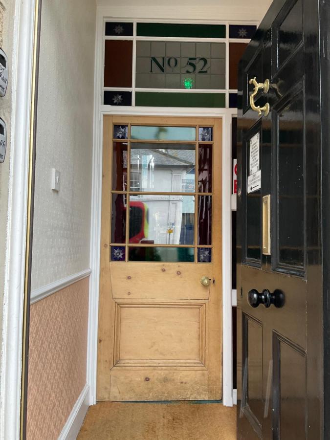 No 52 Bed And Breakfast Хелстон Экстерьер фото