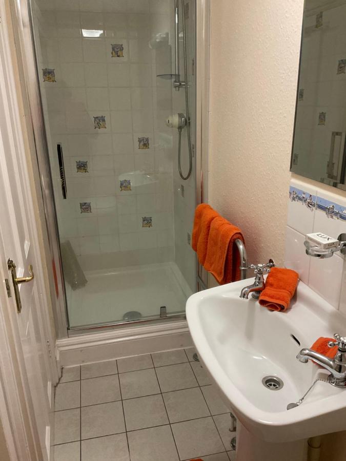 No 52 Bed And Breakfast Хелстон Экстерьер фото