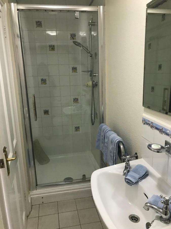 No 52 Bed And Breakfast Хелстон Экстерьер фото