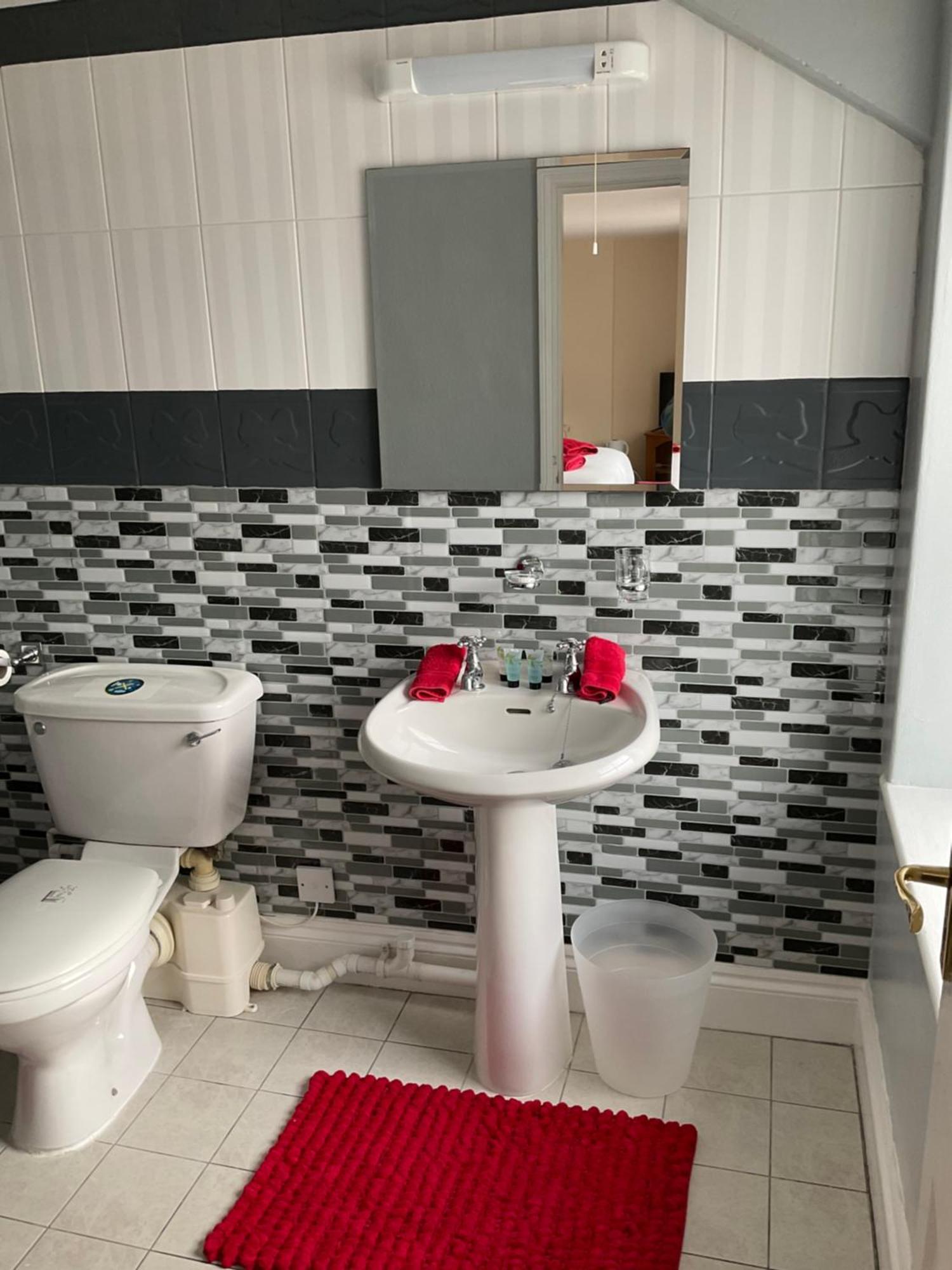 No 52 Bed And Breakfast Хелстон Экстерьер фото